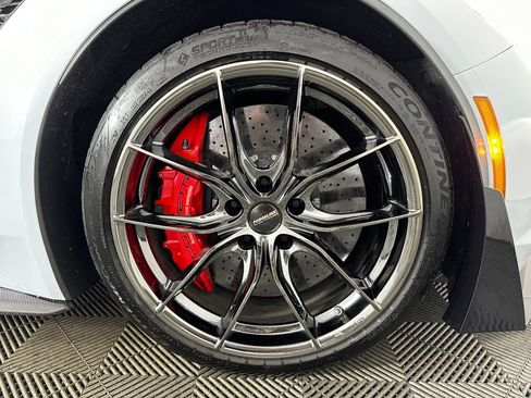 Used 2019 Chevrolet Corvette Z06 w/ Z07 Performance Package image 39