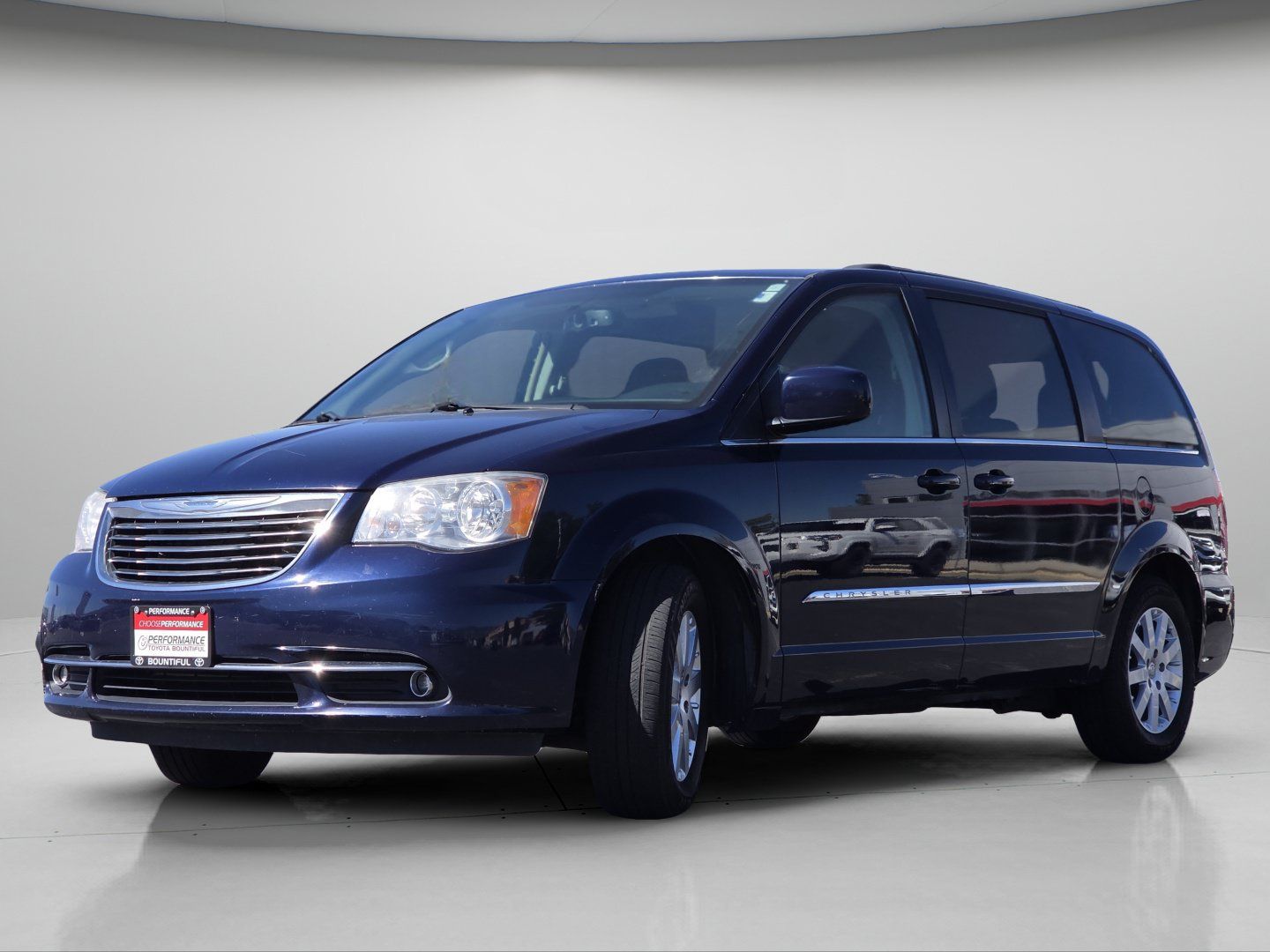 Used 2015 Chrysler Town & Country Touring FWD image 18
