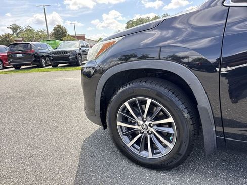 Used 2017 Toyota Highlander XLE AWD/4WD image 10