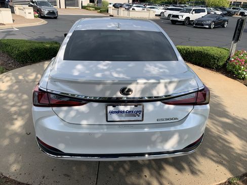 Used 2025 Lexus ES 300h w/ Premium Package FWD image 9