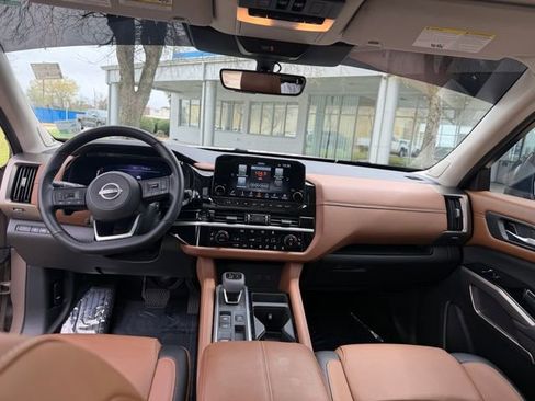 Used 2025 Nissan Pathfinder Platinum FWD image 34