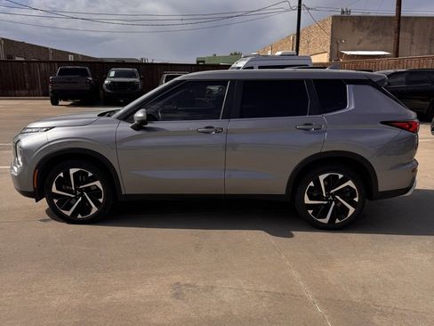 Used 2023 Mitsubishi Outlander SE image 4