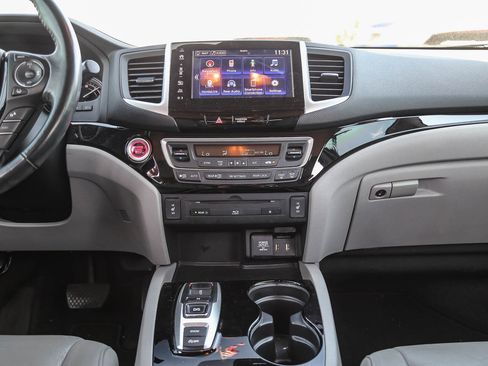 Certified 2017 Honda Pilot Touring image 16