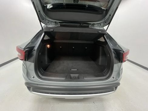 Used 2025 Chevrolet Trax LT FWD image 24