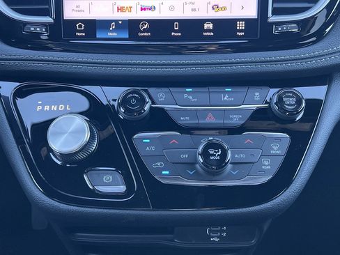 New 2026 Chrysler Pacifica Select w/ S Appearance Package FWD image 5