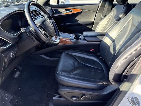 Used 2019 Lincoln Nautilus Select image 5