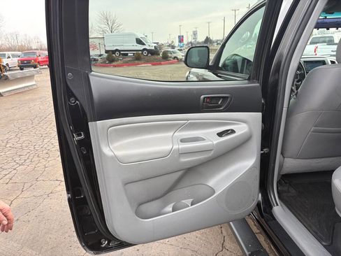 Used 2015 Toyota Tacoma 4x4 Double Cab w/ TRD Sport Package image 17