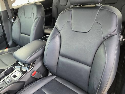 Used 2022 Kia Telluride S FWD image 16