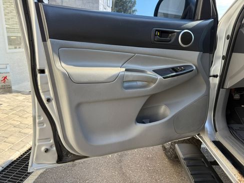 Used 2013 Toyota Tacoma 4x4 Access Cab V6 image 23