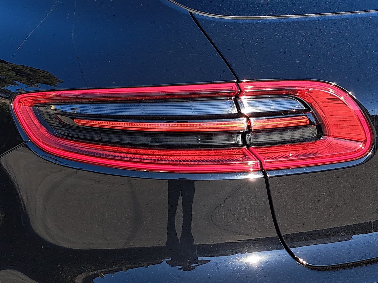 Used 2018 Porsche Macan Turbo AWD/4WD image 38