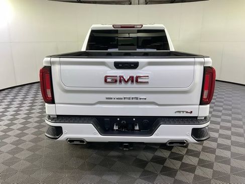 Used 2022 GMC Sierra 1500 AT4 w/ AT4 Premium Package AWD/4WD image 4