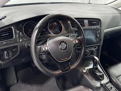 Used 2019 Volkswagen Golf SE w/ Driver Assistance Package image 9