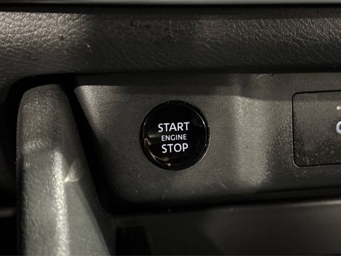 Used 2025 Nissan Rogue SV image 31