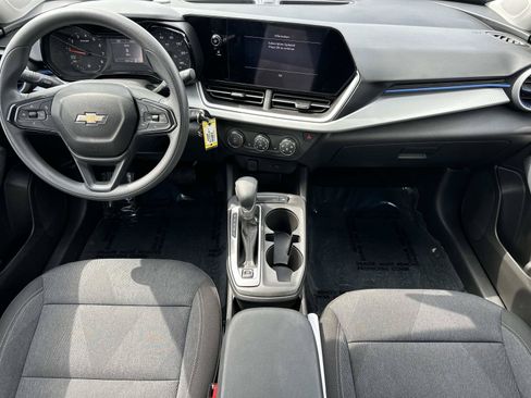 Certified 2024 Chevrolet Trax LS w/ LS Convenience Package FWD image 12
