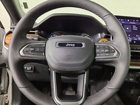 Used 2025 Jeep Compass Limited AWD/4WD image 24