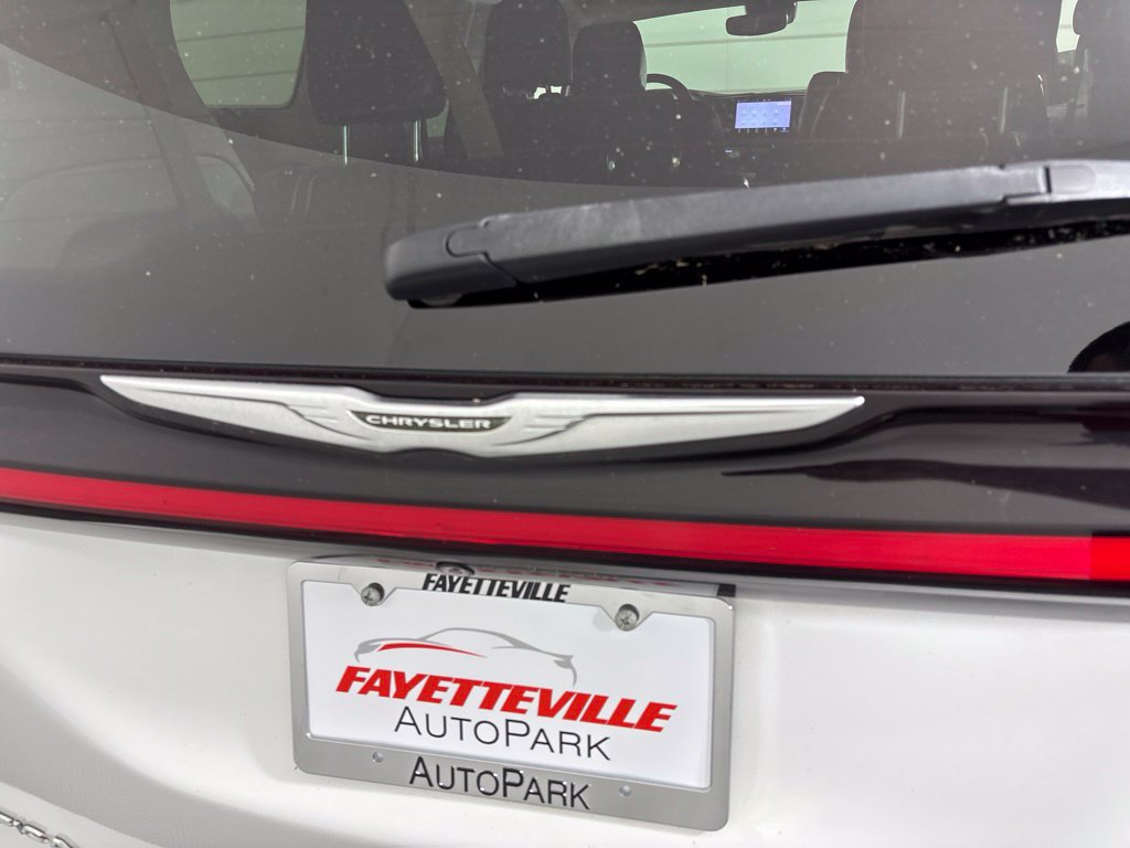 Used 2022 Chrysler Pacifica Touring-L AWD/4WD image 13