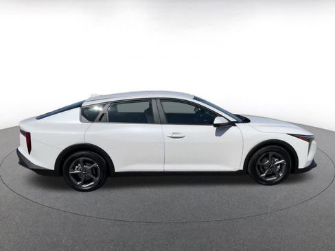 Used 2025 Kia K4 LXS image 16