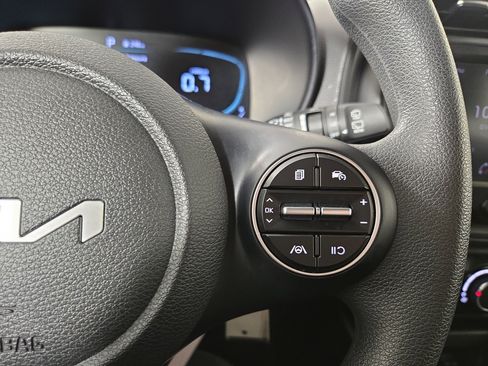 Used 2023 Kia Soul LX w/ LX Technology Package image 16