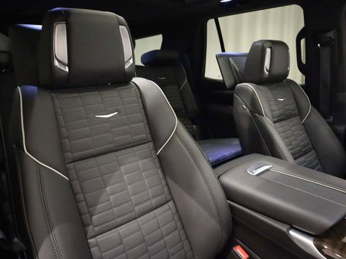 Used 2025 Cadillac Escalade Sport Platinum w/ LPO, Floor Liner Package AWD/4WD image 18