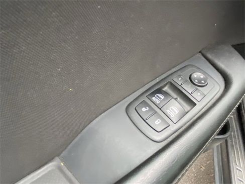 Used 2018 Dodge Challenger SXT image 10