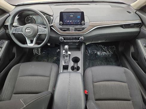 Used 2025 Nissan Altima 2.5 SV FWD image 16