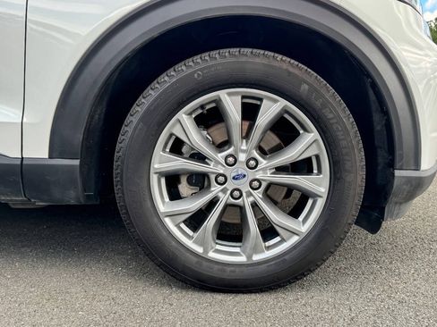 Used 2023 Ford Explorer Limited w/ Limited Technology Package AWD/4WD image 9