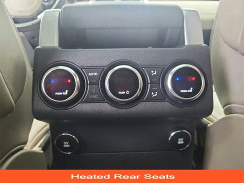 Used 2020 Land Rover Discovery HSE image 39