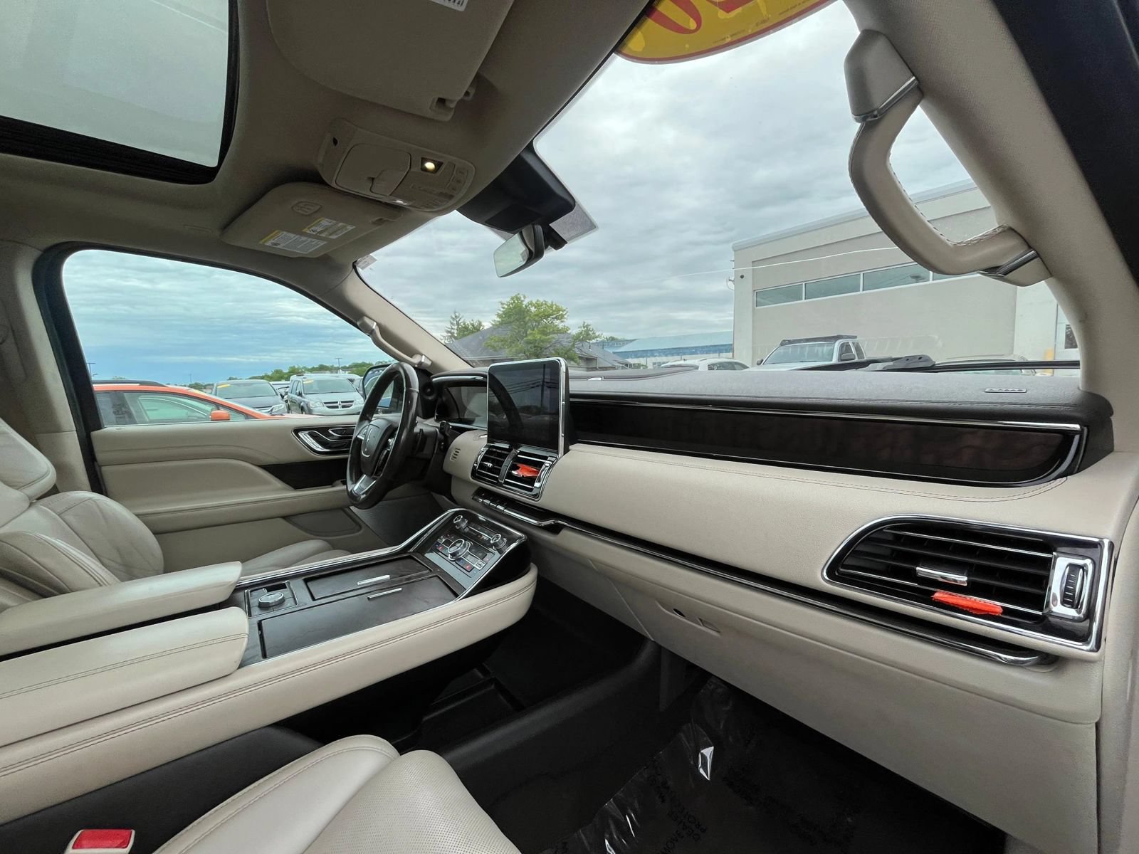 Used 2020 Lincoln Navigator Reserve w/ Luxury Package RWD image 30