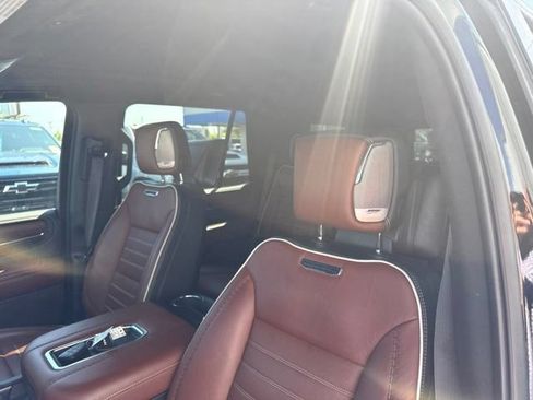 Used 2023 GMC Yukon Denali Ultimate AWD/4WD image 5