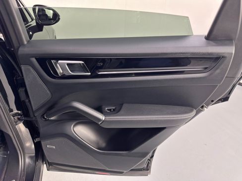 Used 2020 Porsche Cayenne E-Hybrid w/ Premium Package image 45