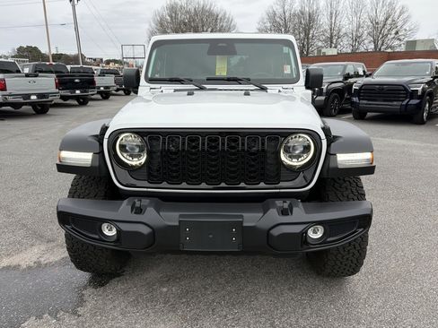 Used 2025 Jeep Wrangler Willys image 3