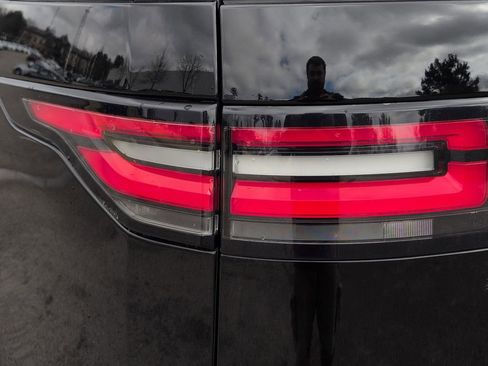 Used 2019 Land Rover Discovery HSE image 11