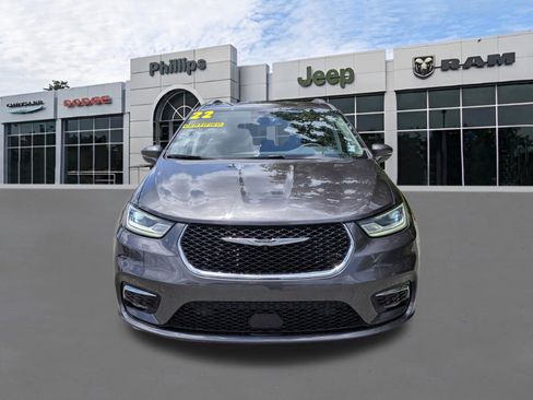 Certified 2022 Chrysler Pacifica Touring-L w/ Uconnect Theater Family Group FWD image 9