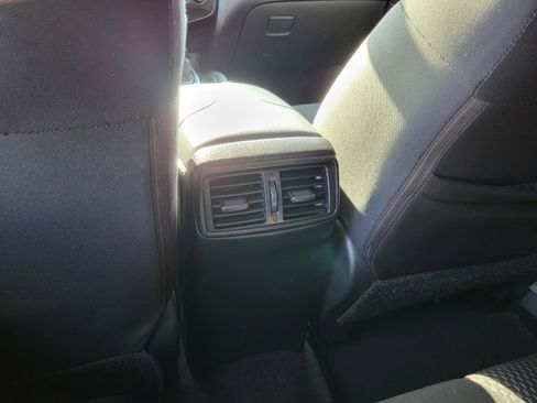 Used 2019 Nissan Rogue Sport S image 15