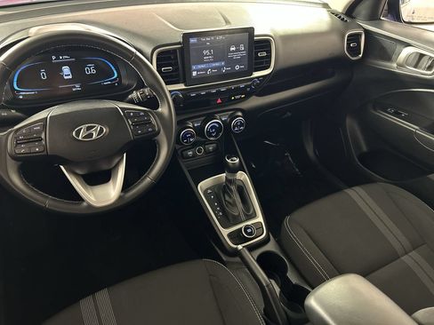 Used 2025 Hyundai Venue SEL FWD image 24