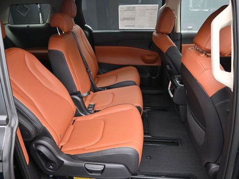 New 2026 Kia Carnival EX FWD image 37