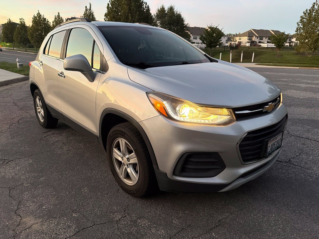 Used 2018 Chevrolet Trax LT w/ LT Convenience Package AWD/4WD image 2