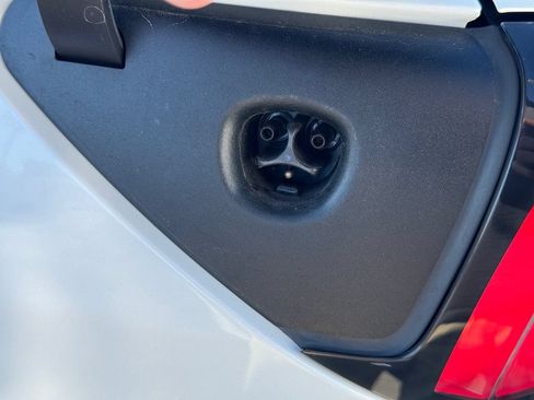 Used 2021 Tesla Model Y Long Range AWD/4WD image 7
