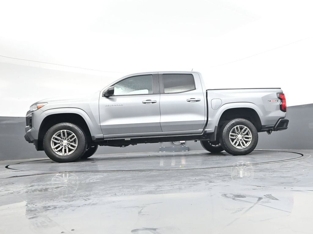 Used 2023 Chevrolet Colorado LT AWD/4WD image 41