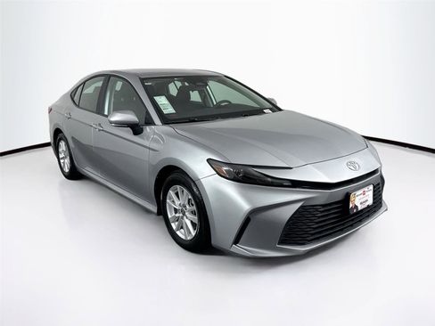 Certified 2025 Toyota Camry LE image 9