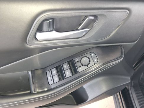 Used 2025 Nissan Rogue SV FWD image 29