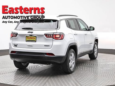 Used 2022 Jeep Compass Latitude w/ Convenience Group AWD/4WD image 5