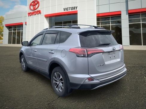 Used 2018 Toyota RAV4 LE AWD/4WD image 5