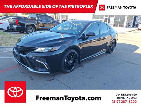 Used 2023 Toyota Camry XSE image 1