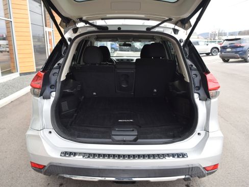 Used 2018 Nissan Rogue SV image 8