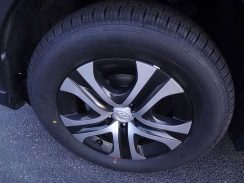 Used 2017 Toyota RAV4 LE FWD image 16