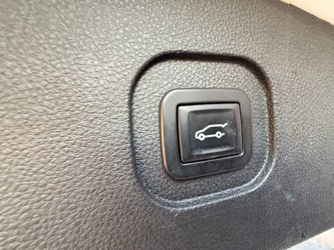 Used 2017 Chevrolet Equinox Premier w/ Enhanced Convenience Package image 12