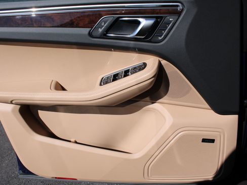 New 2026 Porsche Macan image 13