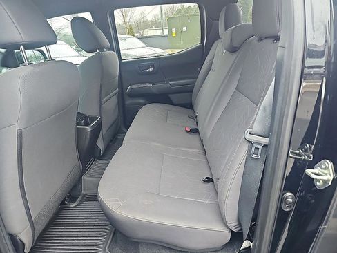 Used 2016 Toyota Tacoma TRD Off-Road image 30