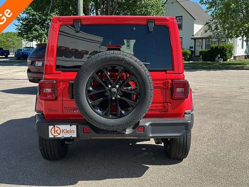 Used 2025 Jeep Wrangler Unlimited Sahara AWD/4WD image 7